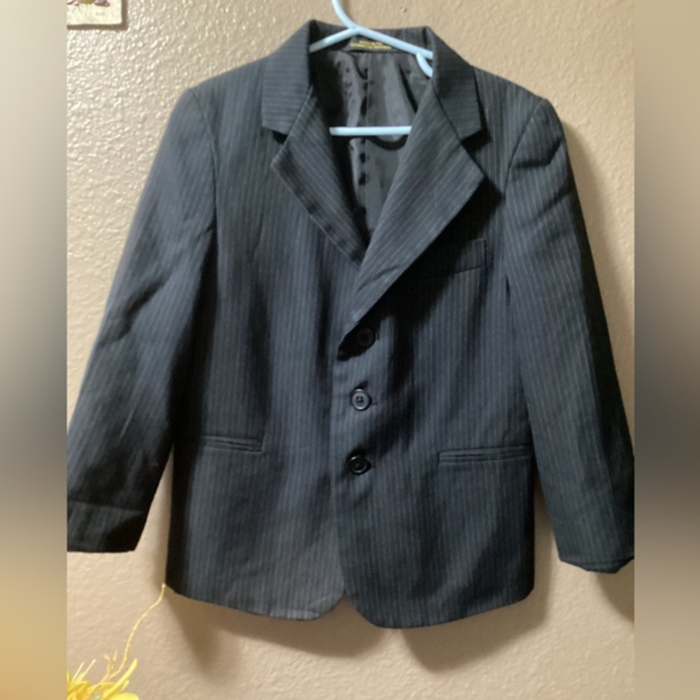 VAN HAUSEN BLACK W/STRIPES BLAIZER FOR BOYS SIZE 6reg.
